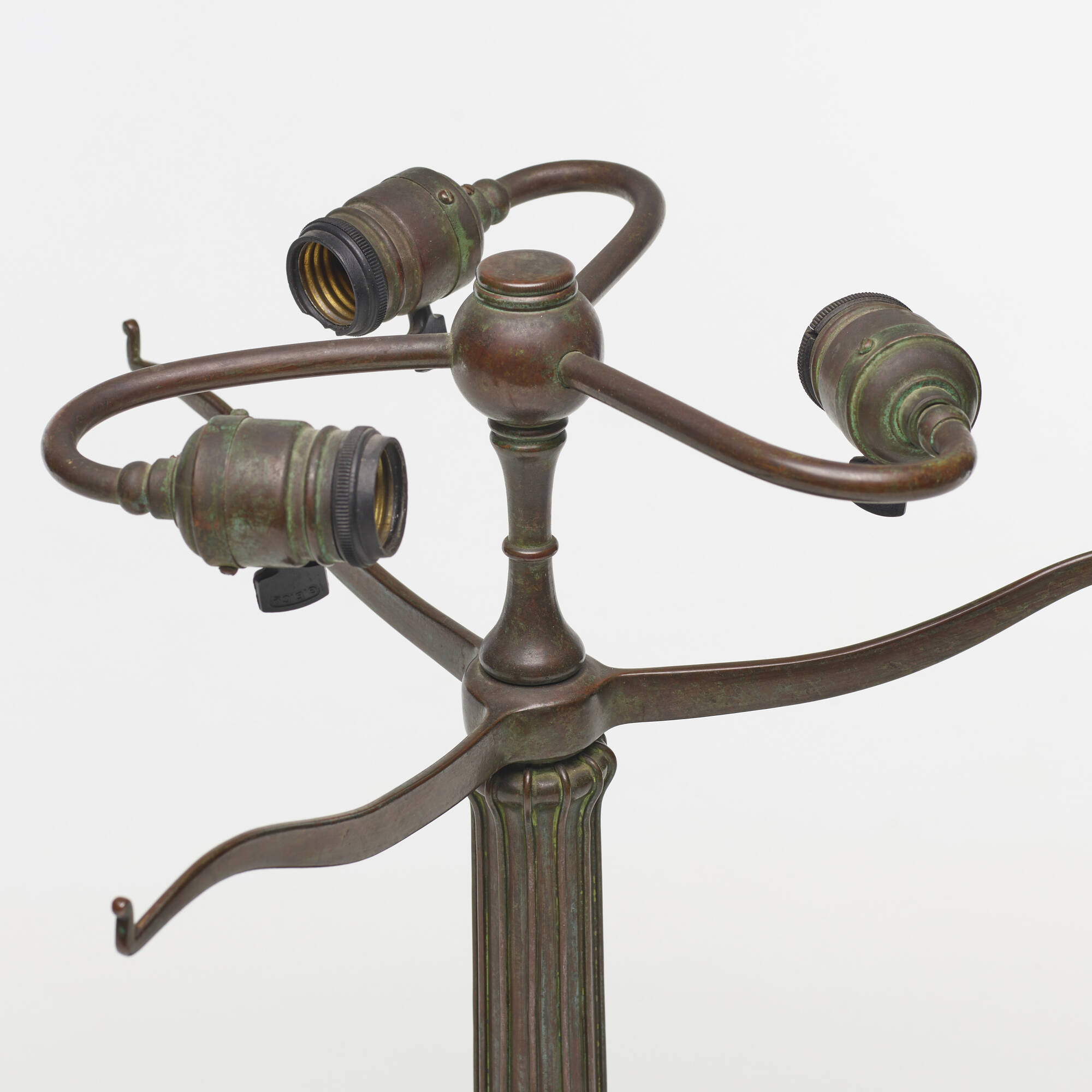 140: TIFFANY STUDIOS, Jeweled Feather table lamp < Art