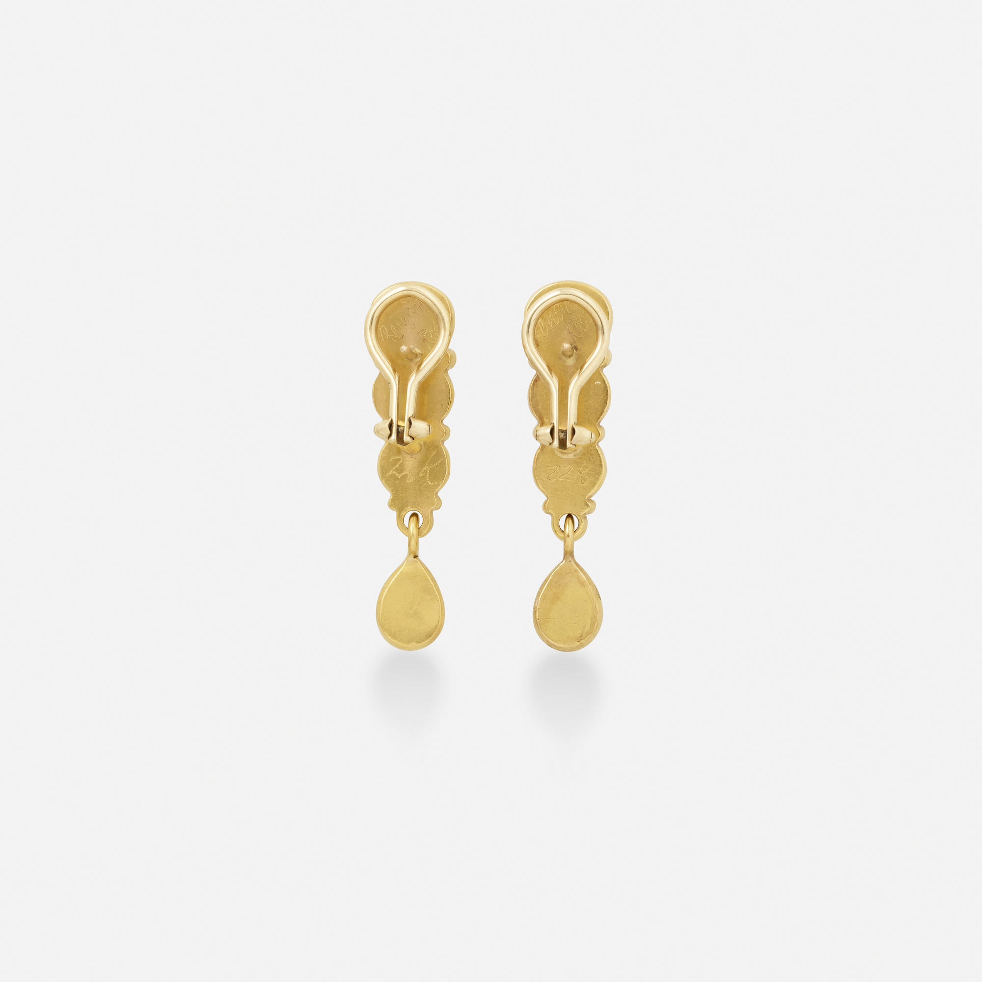 142 REINSTEIN ROSS Multi color sapphire and gold earrings Spring Jewels 3 May 2023 Auctions Rago Auctions