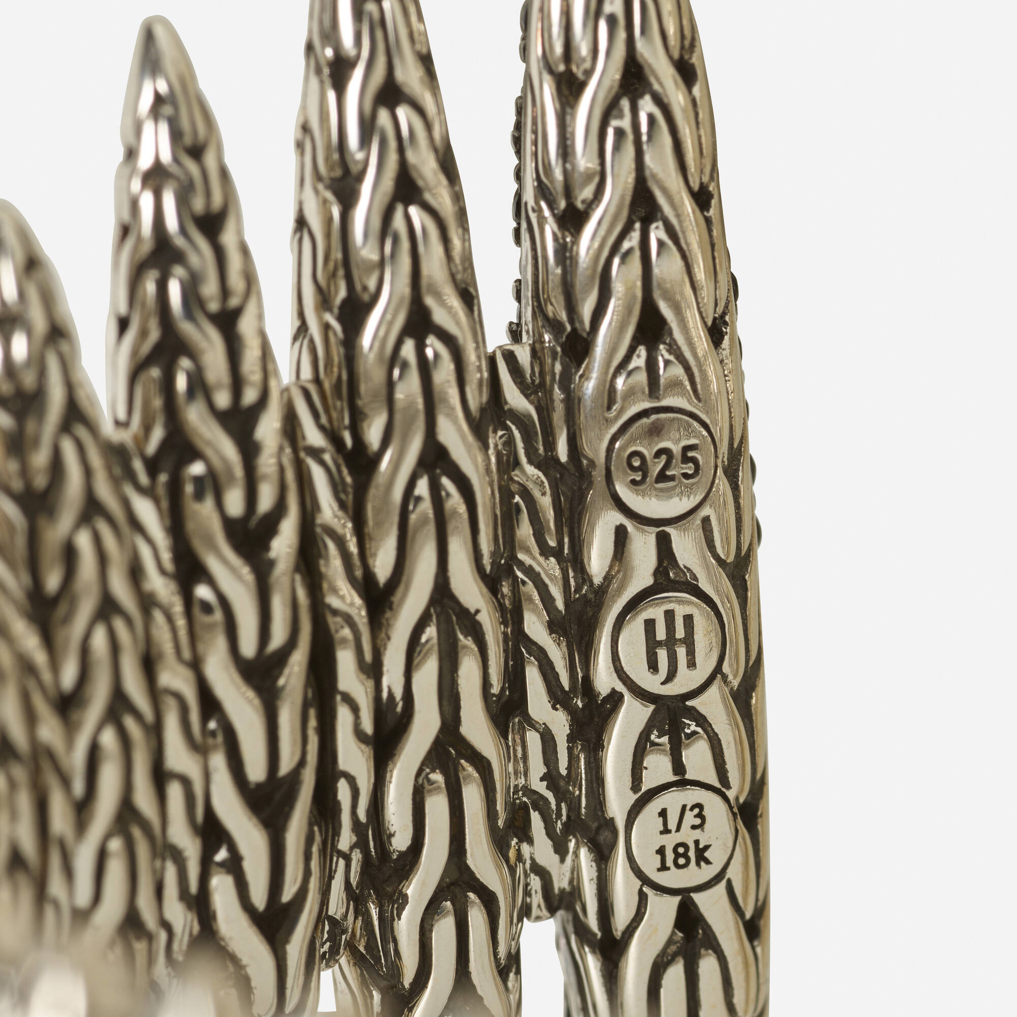 338: JOHN HARDY, 'Classic Chain Hammered Spear' black gem, sterling silver, and gold cuff bracelet < Fall Jewels, 25 October 2023 < Auctions | Rago Auctions 338: JOHN HARDY, 'Classic Chain Hammered Spear' black gem, sterling silver, and gold cuff bracelet < Fall Jewels, 25 October 2023 < Auctions | Rago Auctions