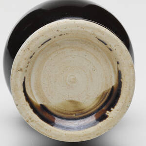 145: CHINESE, Ding-type Black-glazed bottle vase < Song to 